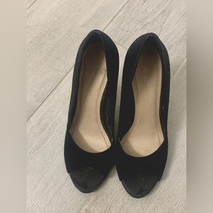 Women’s open toe pumps
